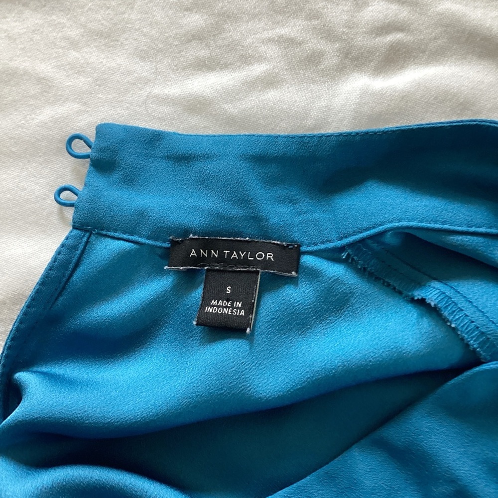 Ann Taylor feminine blouse - Picture 3 of 7